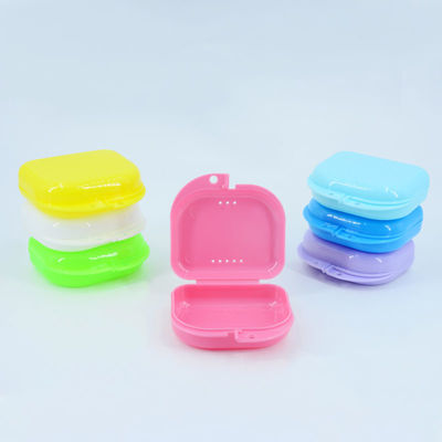 Kleurrijke kunststof Custom Orthodontic UV Retainer Case Box Plastic Denture Storage Box Dental Retainer Case