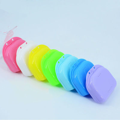 Kleurrijke kunststof Custom Orthodontic UV Retainer Case Box Plastic Denture Storage Box Dental Retainer Case
